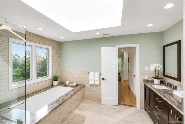 6 Polo Court, Woodbury, NY 11797
