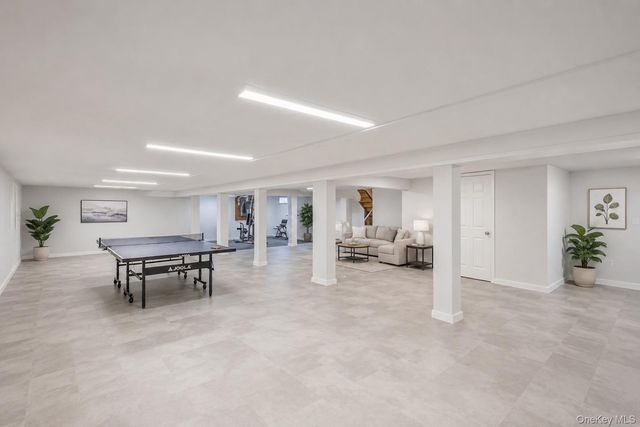 6 Polo Court, Woodbury, NY 11797