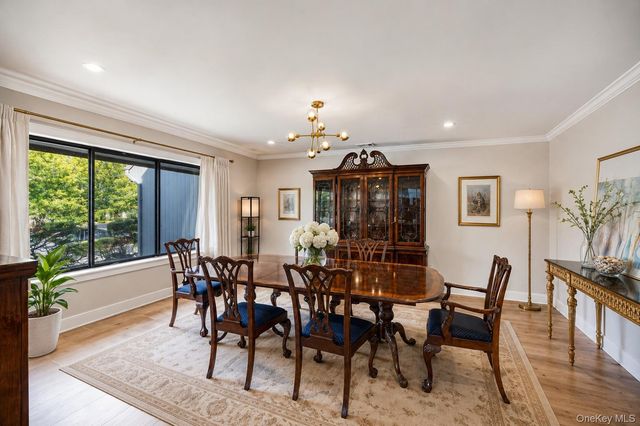 6 Polo Court, Woodbury, NY 11797