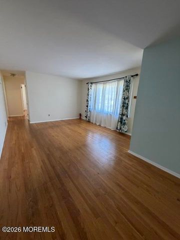 10 Maurice Avenue, Holmdel, NJ 07733