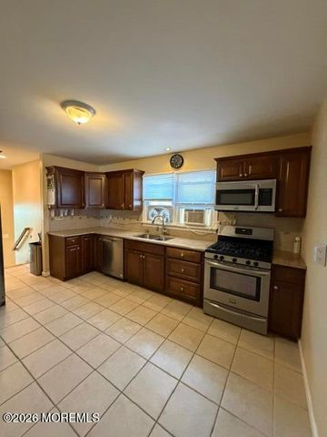 10 Maurice Avenue, Holmdel, NJ 07733