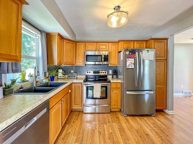 1204 5th Ave NW, Minot, ND 58703