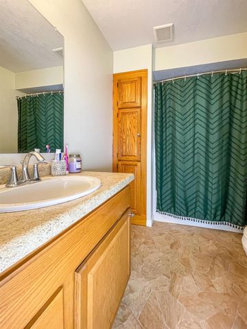 1204 5th Ave NW, Minot, ND 58703