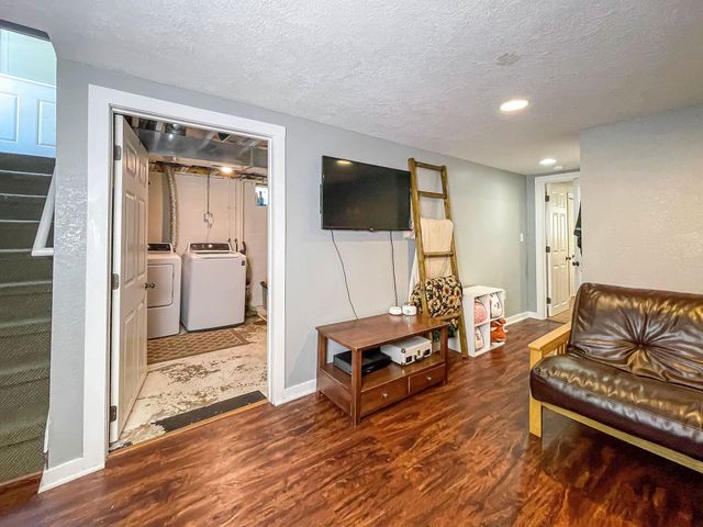 1204 5th Ave NW, Minot, ND 58703