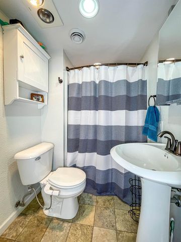 1204 5th Ave NW, Minot, ND 58703