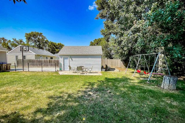 1204 5th Ave NW, Minot, ND 58703