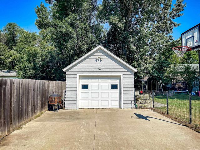 1204 5th Ave NW, Minot, ND 58703