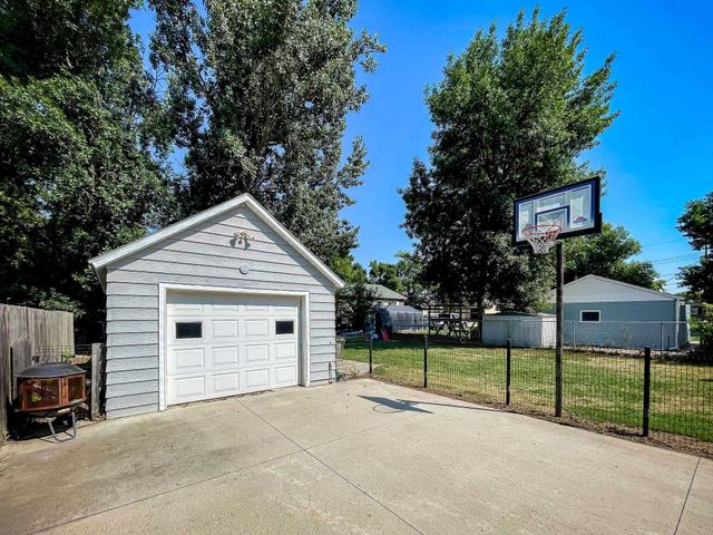 1204 5th Ave NW, Minot, ND 58703