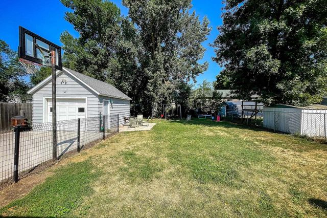1204 5th Ave NW, Minot, ND 58703