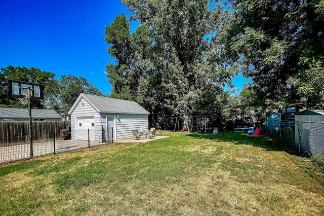 1204 5th Ave NW, Minot, ND 58703