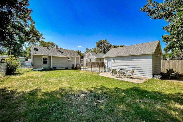 1204 5th Ave NW, Minot, ND 58703