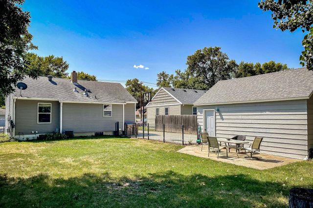 1204 5th Ave NW, Minot, ND 58703