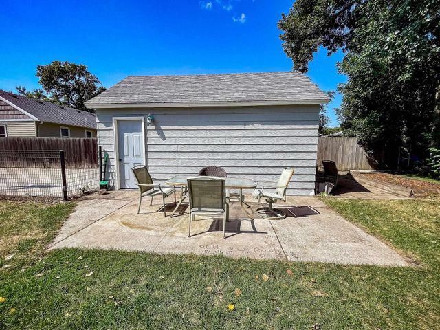 1204 5th Ave NW, Minot, ND 58703