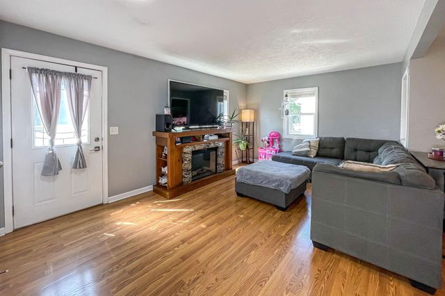 1204 5th Ave NW, Minot, ND 58703