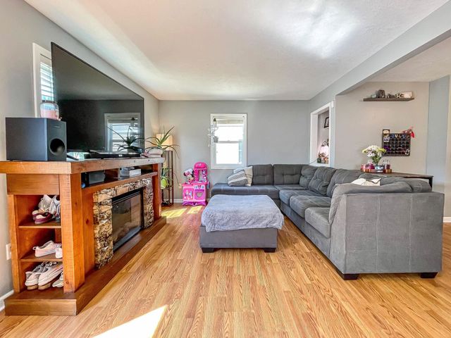 1204 5th Ave NW, Minot, ND 58703