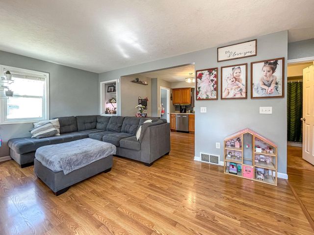 1204 5th Ave NW, Minot, ND 58703
