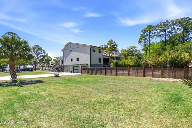 9017 Saint Stephens Place, Wilmington, NC 28412