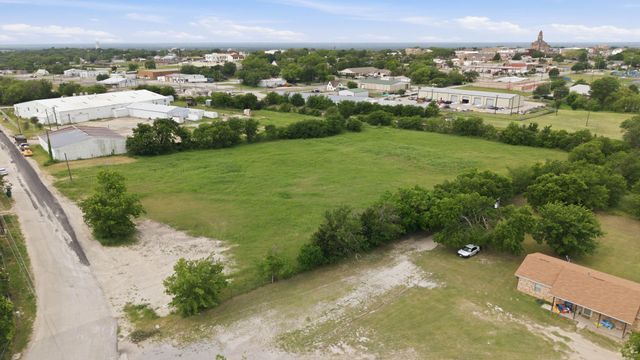 401 N Newark Street, Decatur, TX 76234