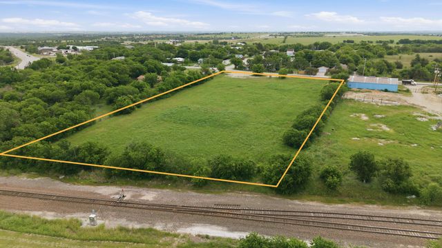 401 N Newark Street, Decatur, TX 76234