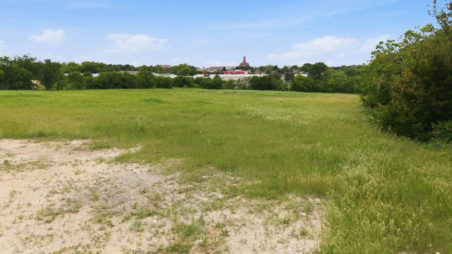 401 N Newark Street, Decatur, TX 76234