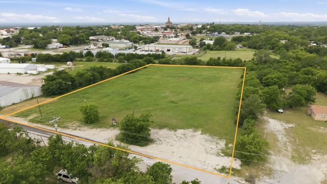 401 N Newark Street, Decatur, TX 76234