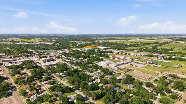 401 N Newark Street, Decatur, TX 76234