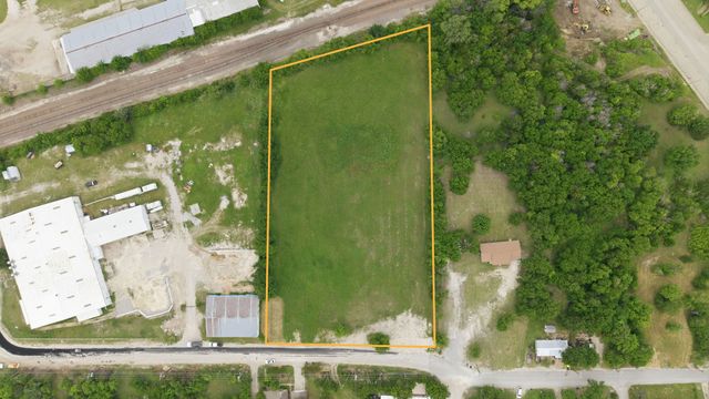 401 N Newark Street, Decatur, TX 76234