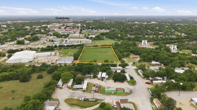 401 N Newark Street, Decatur, TX 76234