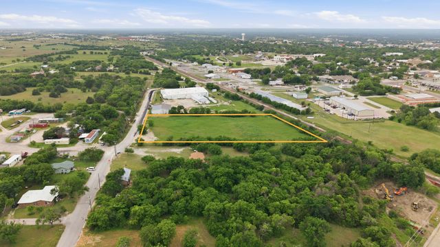 401 N Newark Street, Decatur, TX 76234