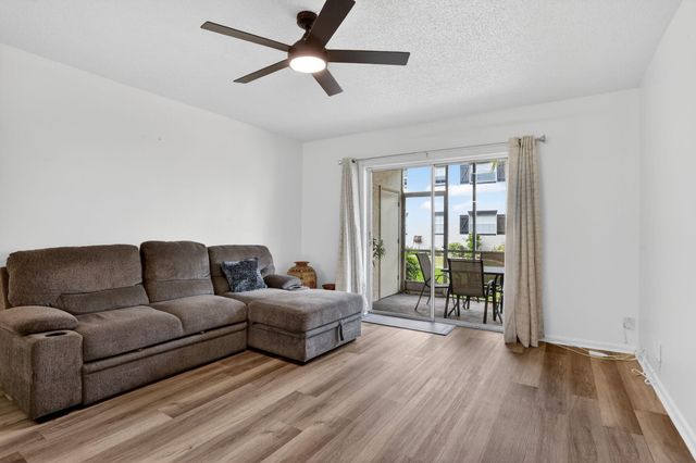 375 SW 56th Avenue 103, Margate, FL 33068