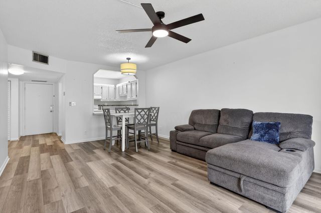 375 SW 56th Avenue 103, Margate, FL 33068