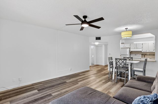 375 SW 56th Avenue 103, Margate, FL 33068