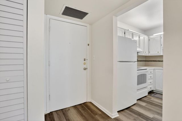 375 SW 56th Avenue 103, Margate, FL 33068