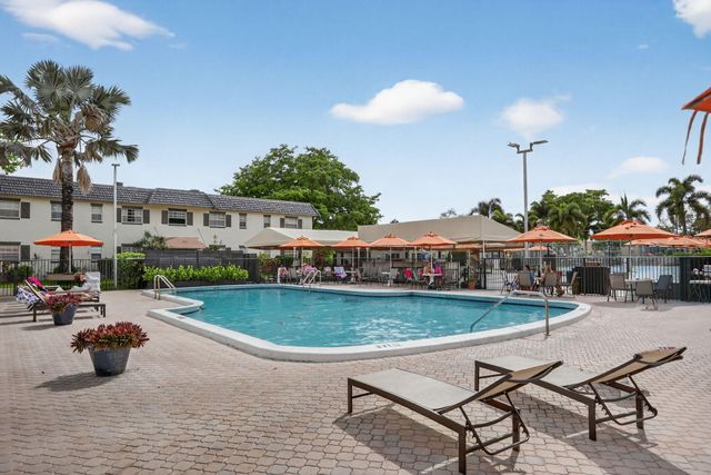 375 SW 56th Avenue 103, Margate, FL 33068