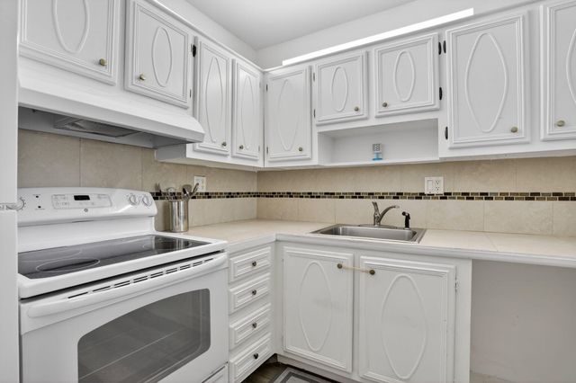 375 SW 56th Avenue 103, Margate, FL 33068