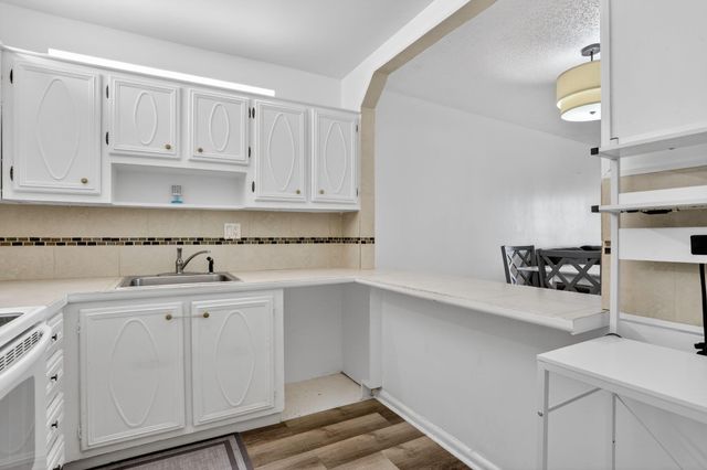 375 SW 56th Avenue 103, Margate, FL 33068