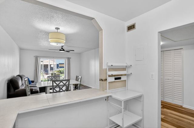 375 SW 56th Avenue 103, Margate, FL 33068