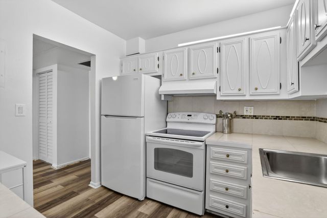 375 SW 56th Avenue 103, Margate, FL 33068