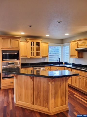 387 NE Rose Tree Dr, Sublimity, OR 97385