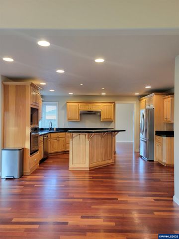 387 NE Rose Tree Dr, Sublimity, OR 97385