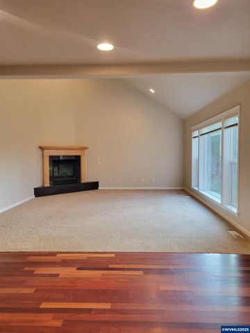 387 NE Rose Tree Dr, Sublimity, OR 97385