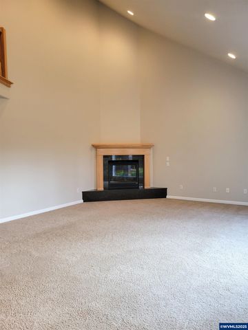 387 NE Rose Tree Dr, Sublimity, OR 97385