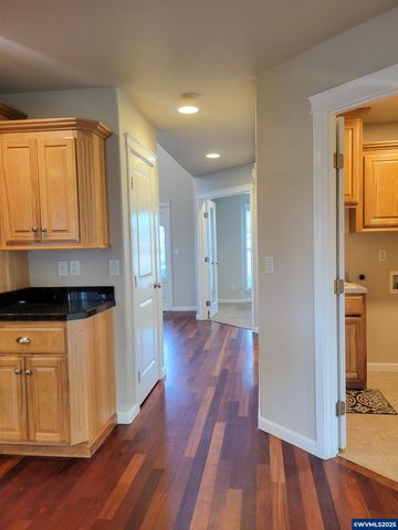 387 NE Rose Tree Dr, Sublimity, OR 97385