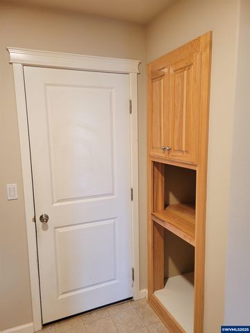 387 NE Rose Tree Dr, Sublimity, OR 97385