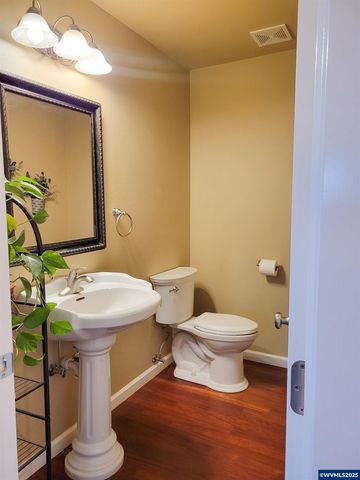 387 NE Rose Tree Dr, Sublimity, OR 97385