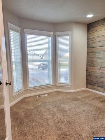 387 NE Rose Tree Dr, Sublimity, OR 97385