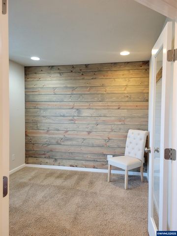 387 NE Rose Tree Dr, Sublimity, OR 97385