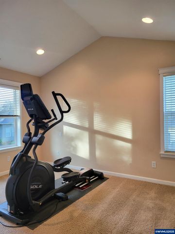 387 NE Rose Tree Dr, Sublimity, OR 97385