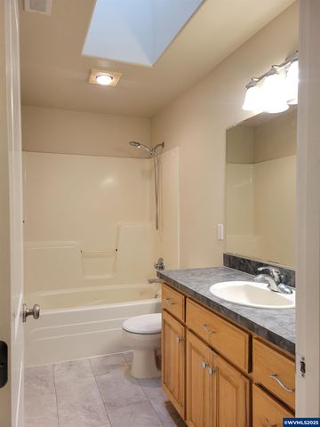 387 NE Rose Tree Dr, Sublimity, OR 97385