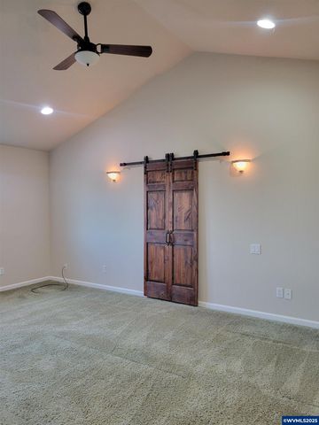 387 NE Rose Tree Dr, Sublimity, OR 97385